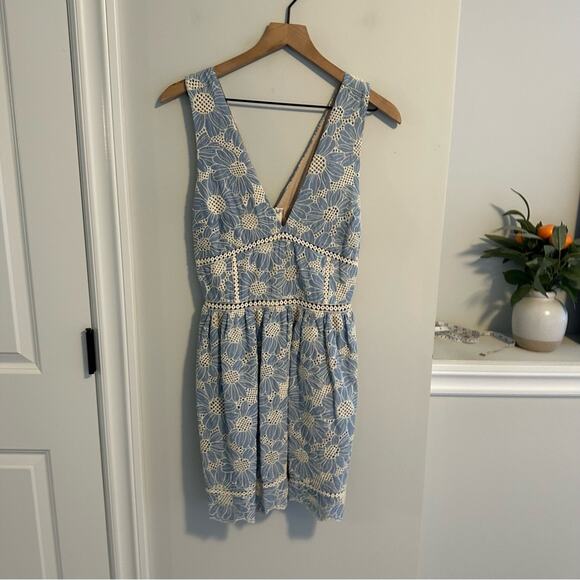 NWT Tuckernuck Adelyn Rae Blue White Lace Crochet Mini Dress Medium - Picture 11 of 12